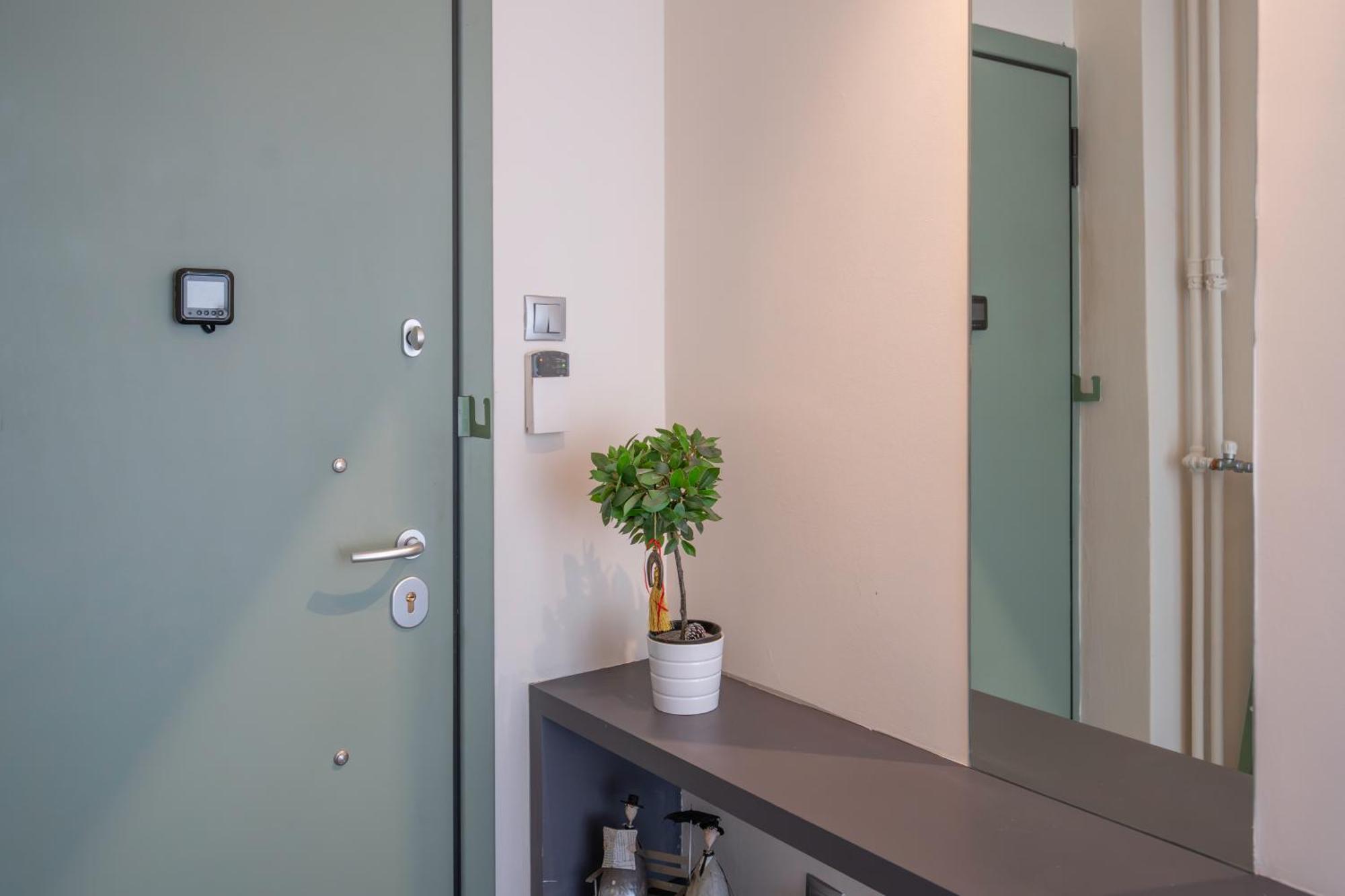 City Oasis: Newly Renovated 2Br Apt In City Center Athene Buitenkant foto