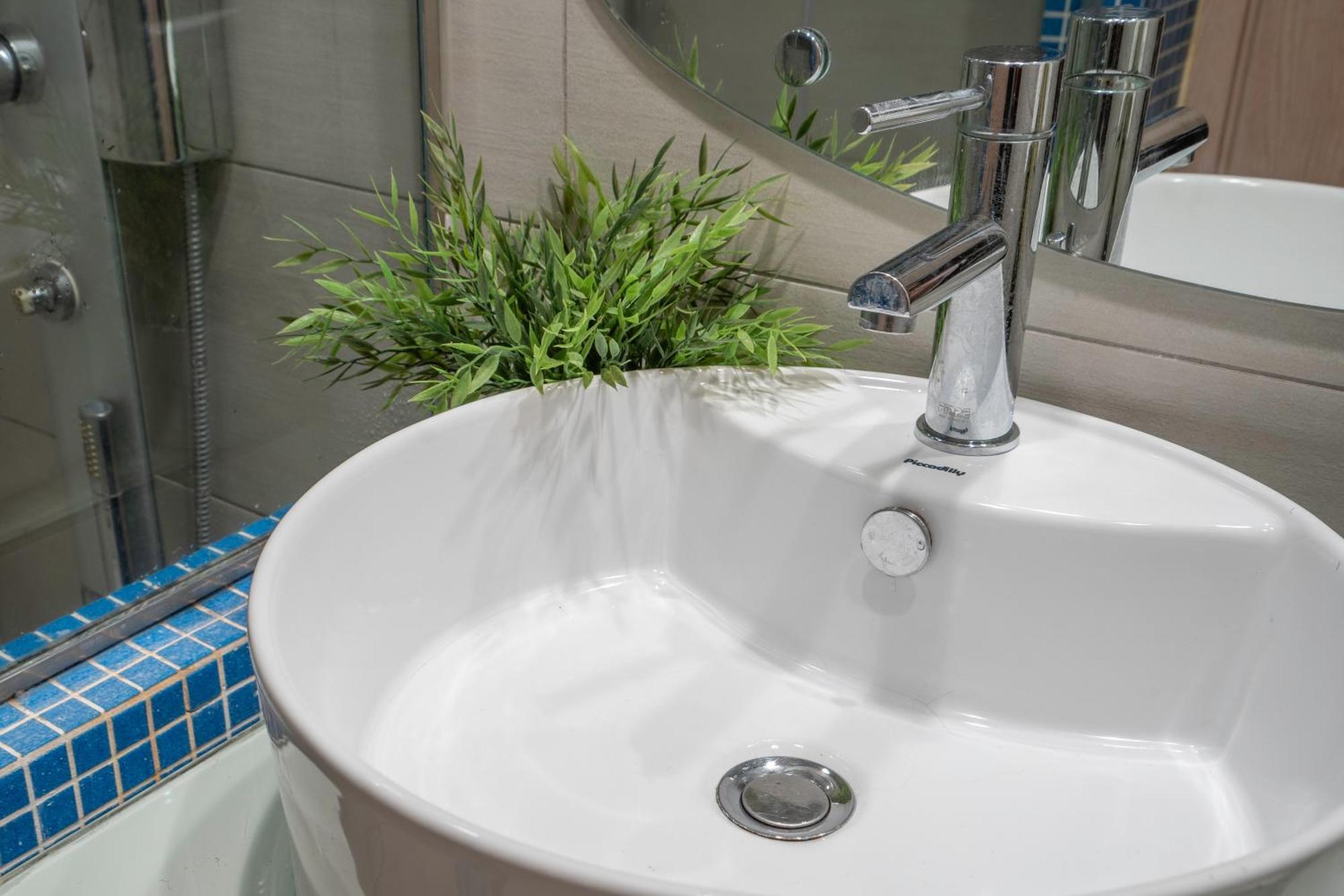 City Oasis: Newly Renovated 2Br Apt In City Center Athene Buitenkant foto